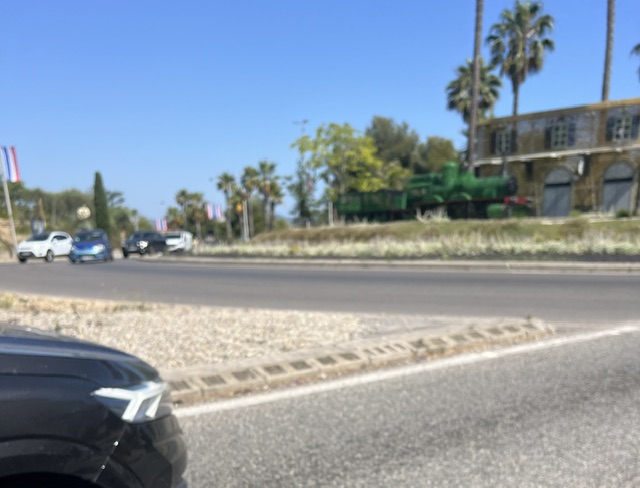 Accident à La Ciotat : un jeune automobiliste contraint de quitter la route, le conducteur impliqué prend la fuite
