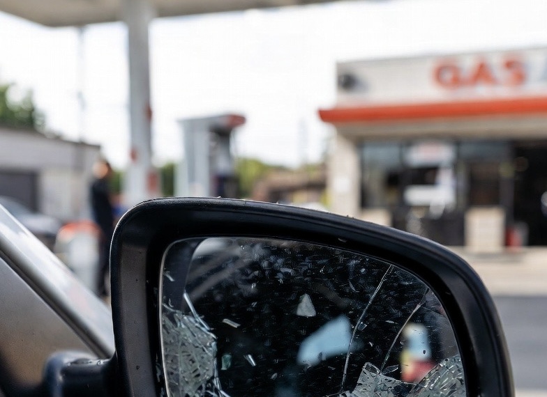 Sanary (Var) : 18 mois ferme pour avoir agressé violemment un jeune conducteur dans une station-service