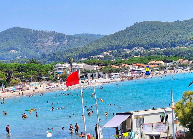 Baignade à Saint-Cyr-sur-Mer : ce que des témoins affirment avoir vu en mer pourrait relancer les inquiétudes
