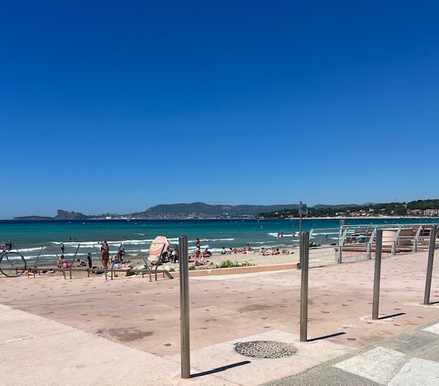 Saint-Cyr-sur-Mer (Var) : ce qui a contraint ce snack de plage à fermer subitement