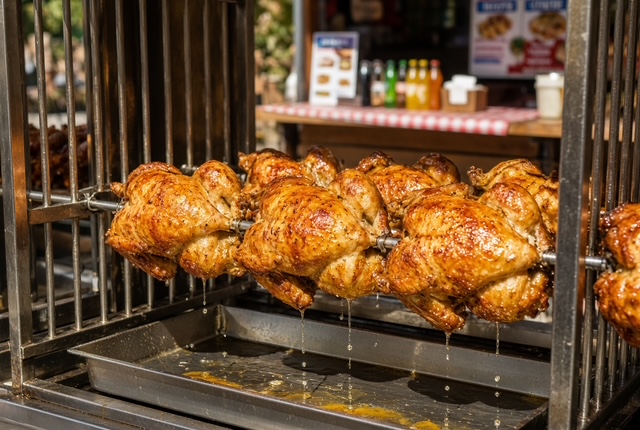 Ollioules (Var) : il vendait des "poulets rôtis", la découverte qui a provoqué sa fermeture