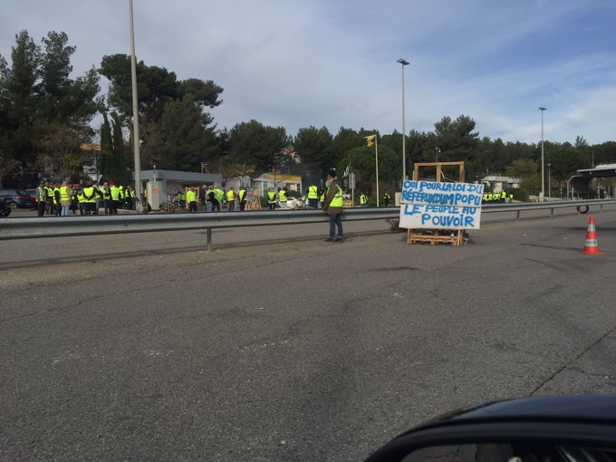 La Ciotat : Les gilets jaunes reprennent du service au péage 